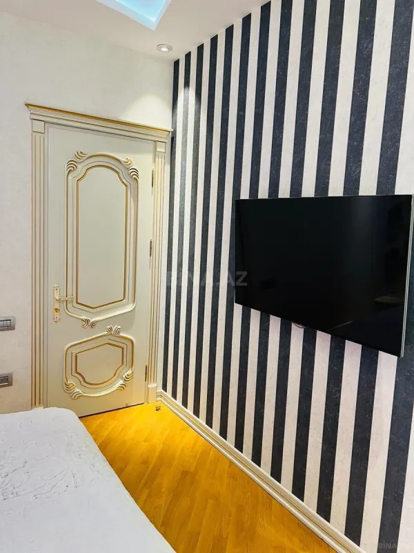 Satılır 3 otaqlı mənzil 135 m²