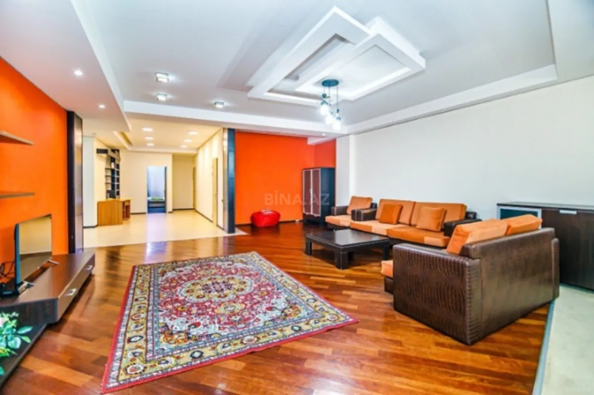 Kirayə verilir 3 otaqlı mənzil 180 m²