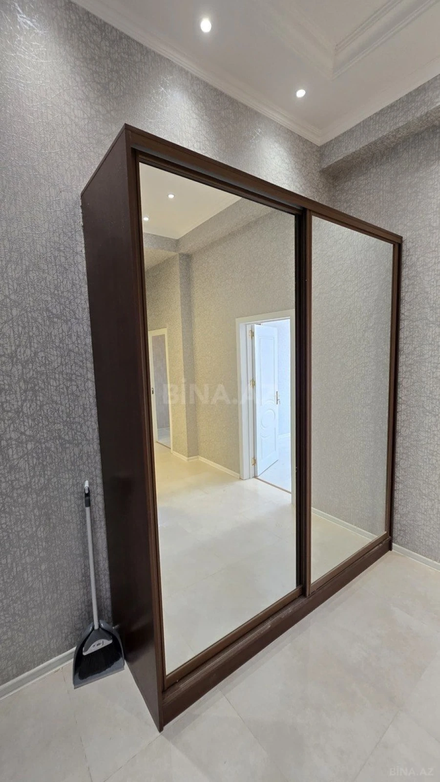 Satılır 2 otaqlı mənzil 70 m²