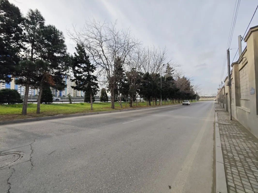 Satılır 5 otaqlı həyət evi 300 m²