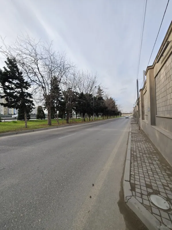 Satılır 5 otaqlı həyət evi 300 m²