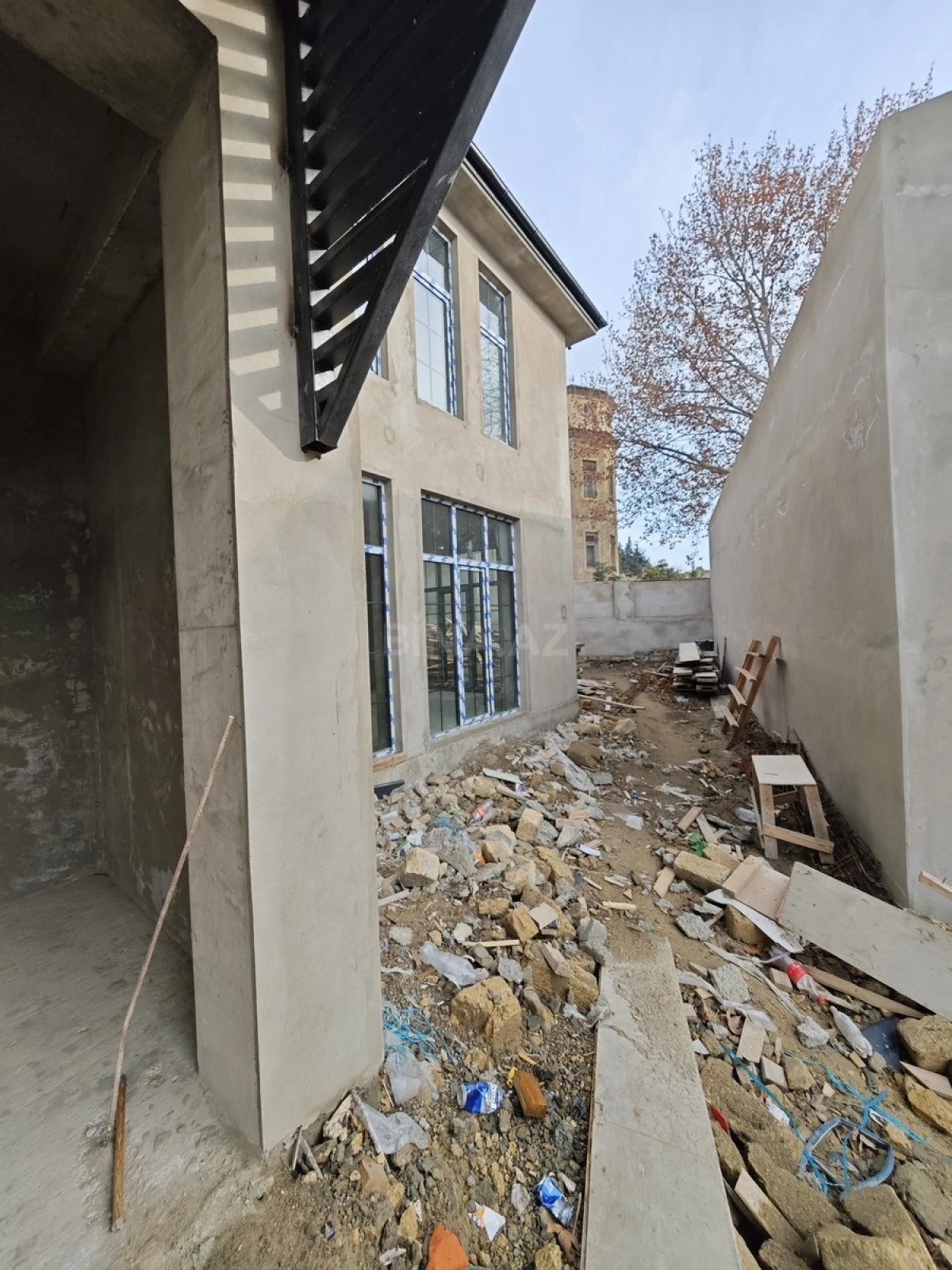 Satılır 5 otaqlı həyət evi 300 m²