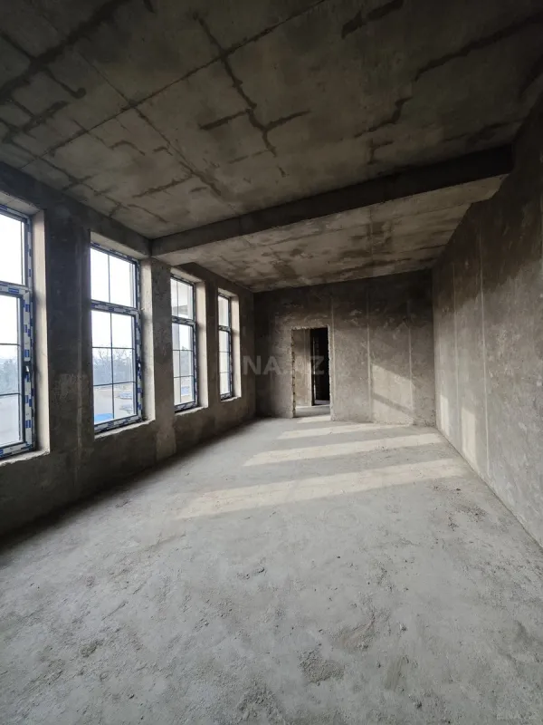 Satılır 5 otaqlı həyət evi 300 m²