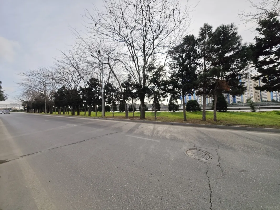 Satılır 5 otaqlı həyət evi 300 m²