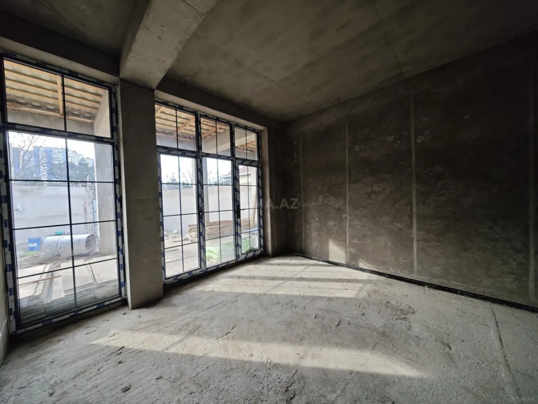 Satılır 5 otaqlı həyət evi 300 m²