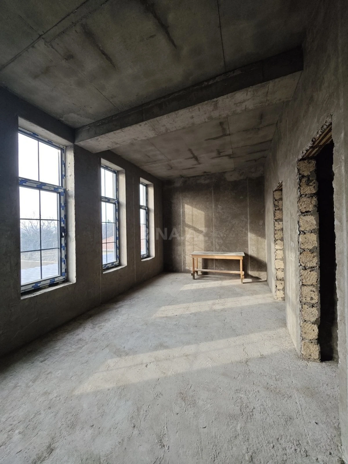 Satılır 5 otaqlı həyət evi 300 m²