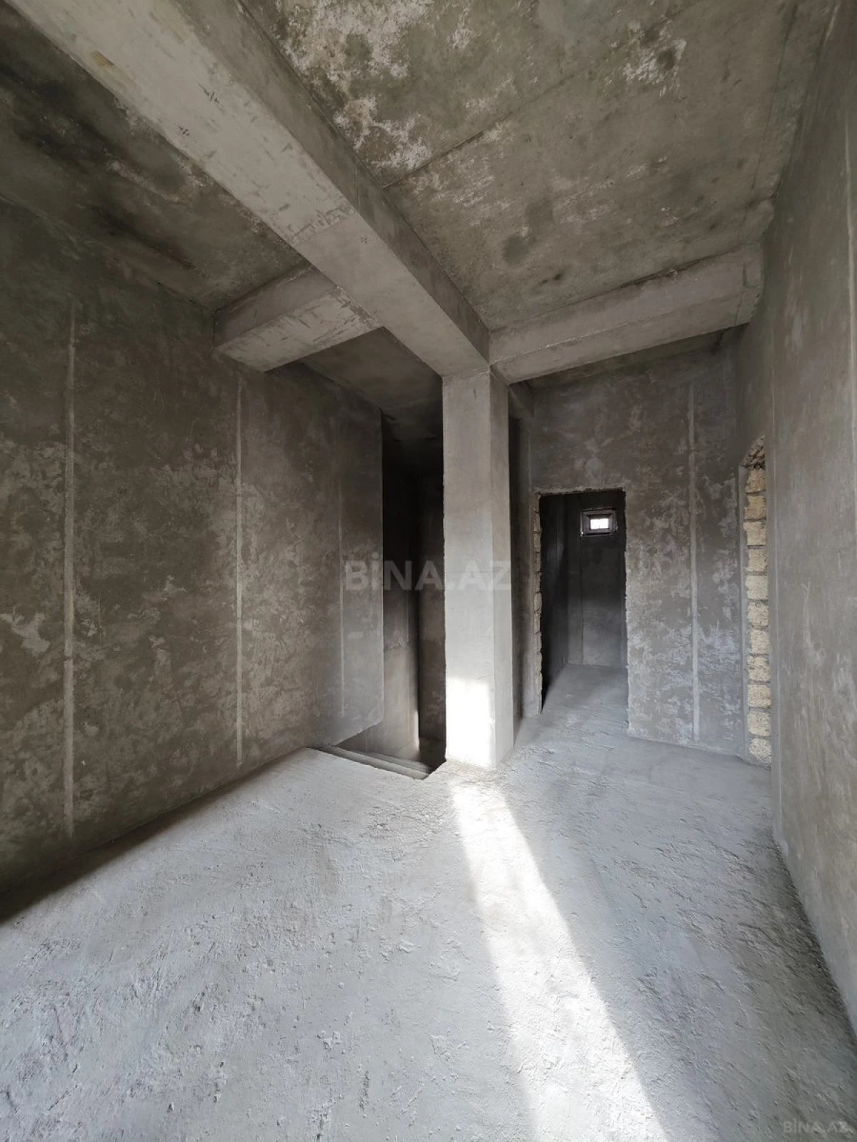 Satılır 5 otaqlı həyət evi 300 m²