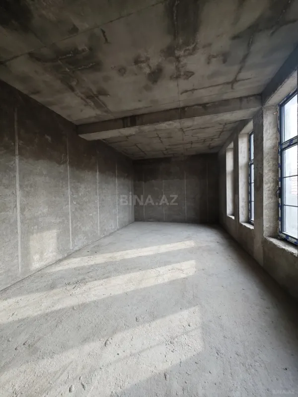 Satılır 5 otaqlı həyət evi 300 m²