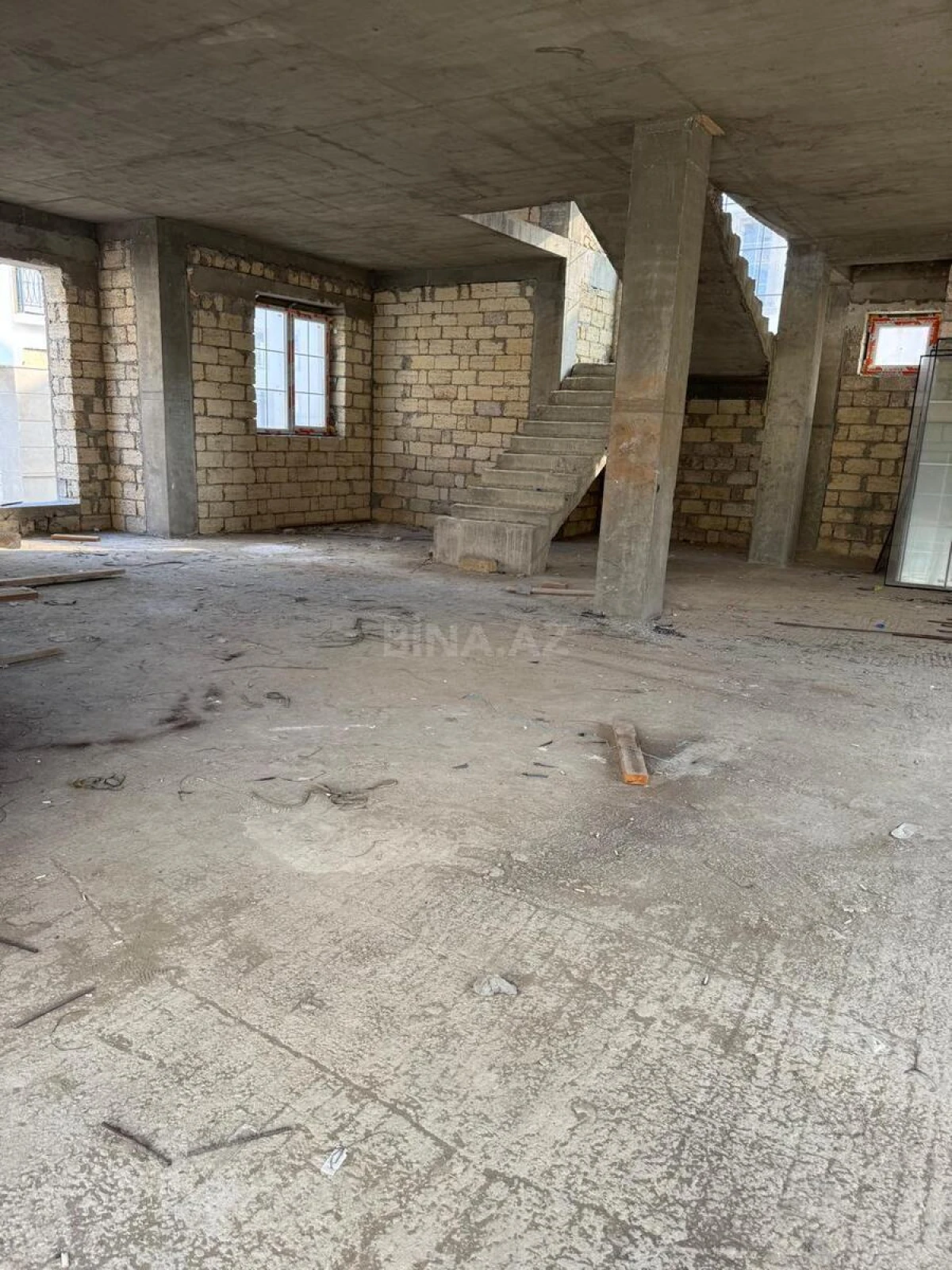 Satılır 6 otaqlı həyət evi 400 m²