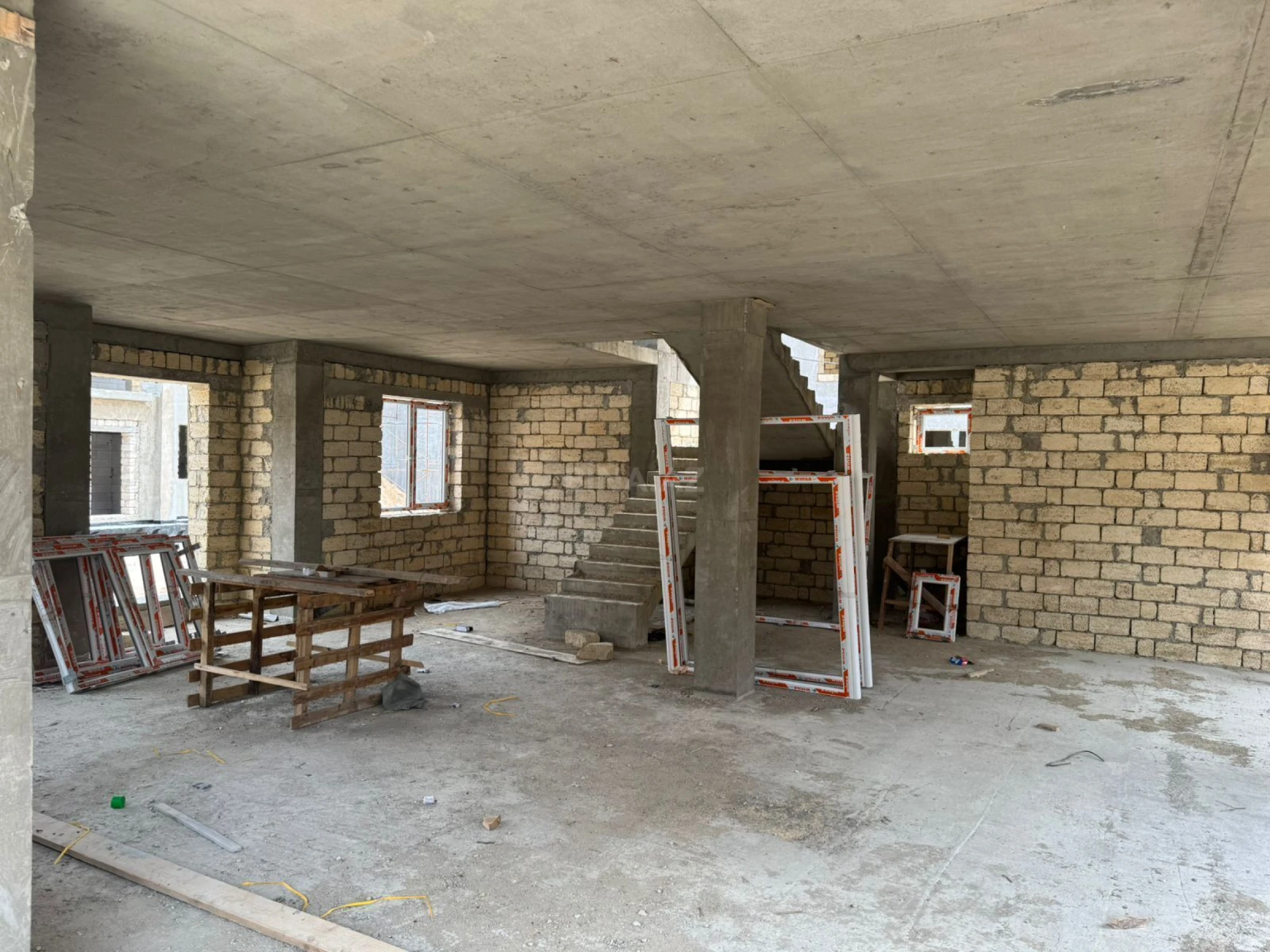 Satılır 6 otaqlı həyət evi 400 m²