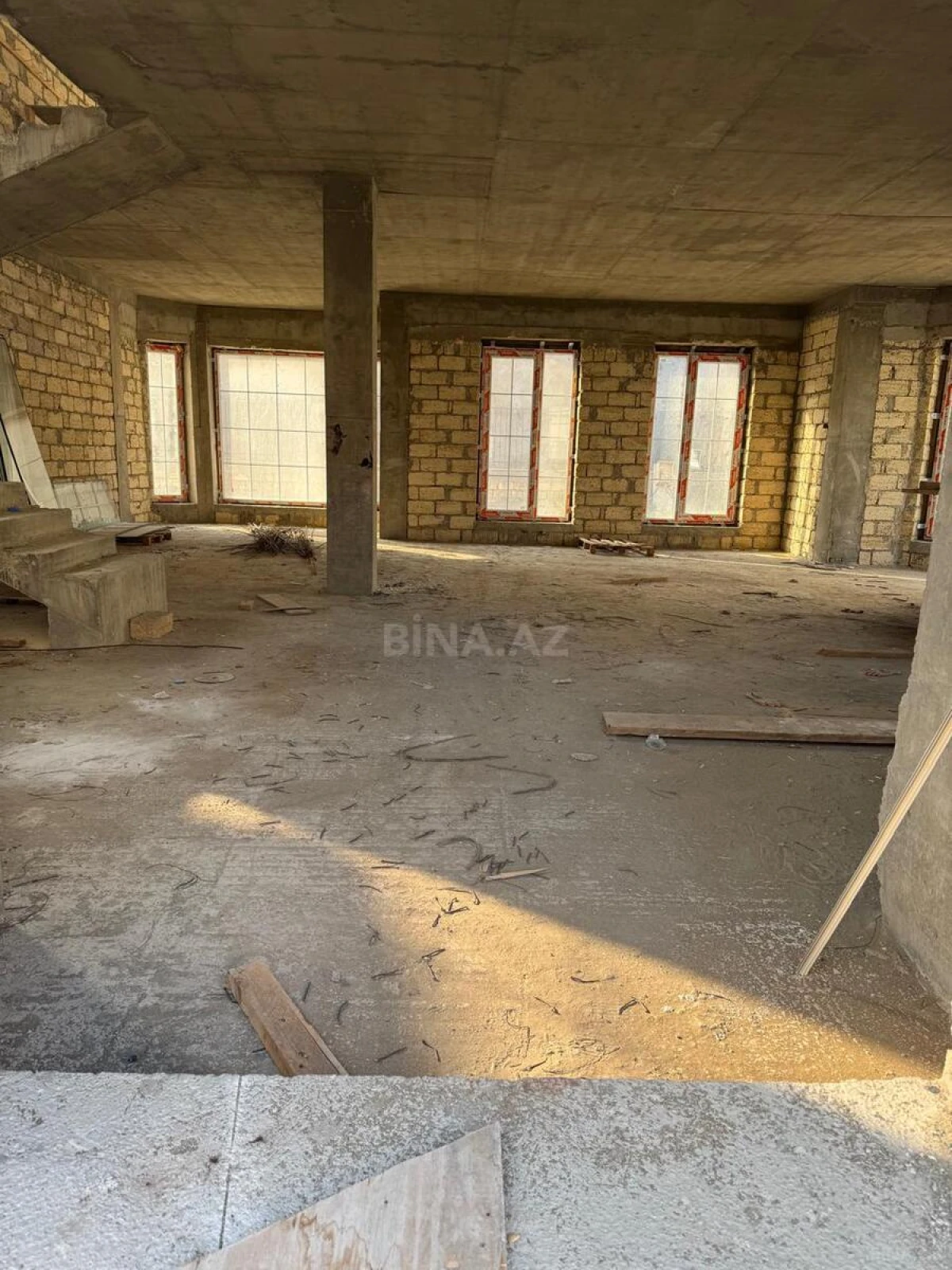 Satılır 6 otaqlı həyət evi 400 m²
