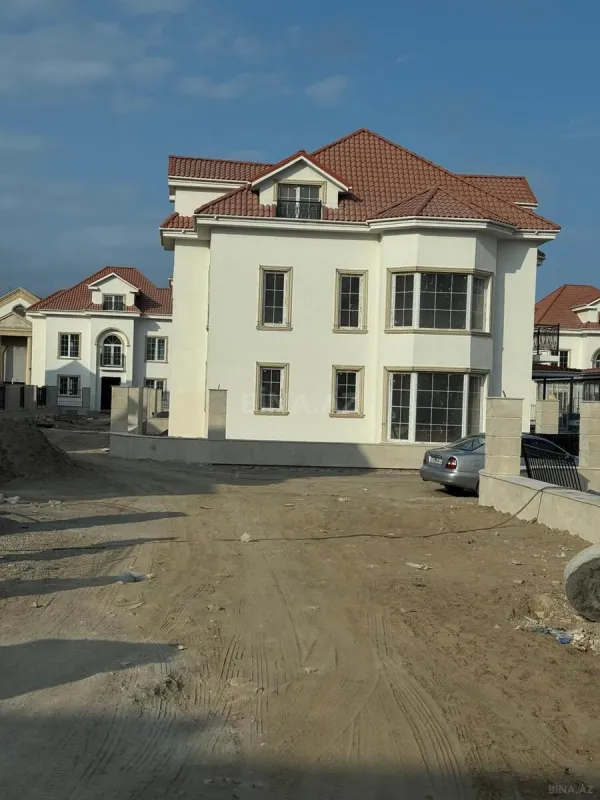 Satılır 6 otaqlı həyət evi 400 m²