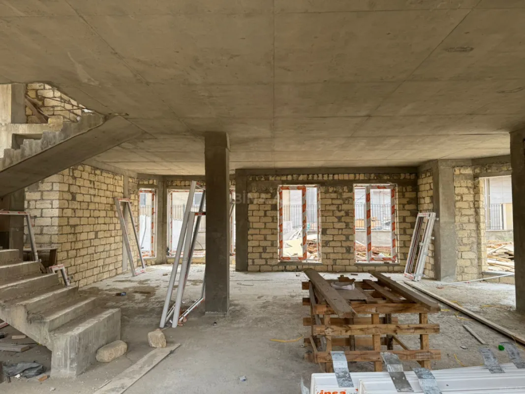 Satılır 6 otaqlı həyət evi 400 m²