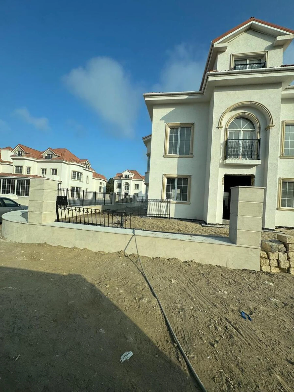 Satılır 6 otaqlı həyət evi 400 m²