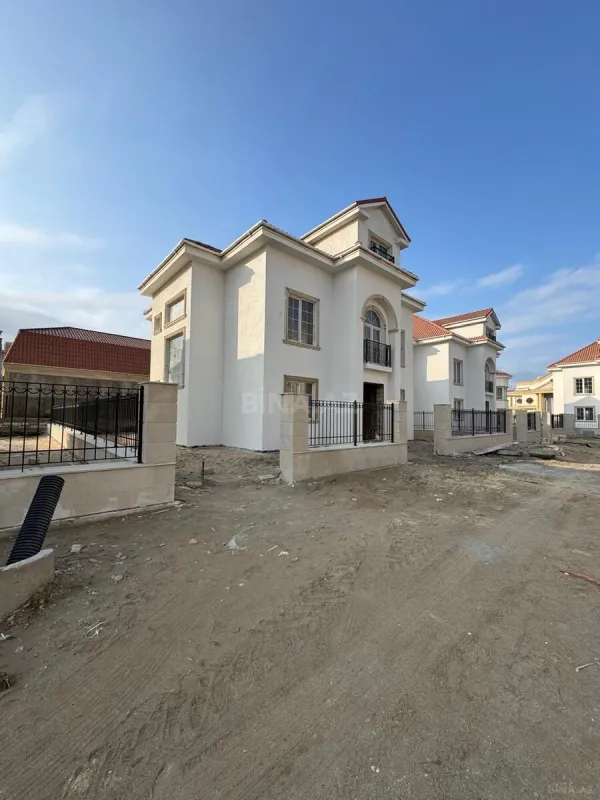 Satılır 6 otaqlı həyət evi 400 m²