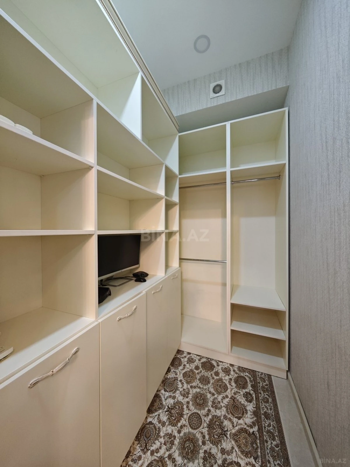 Satılır 8 otaqlı həyət evi 440 m²