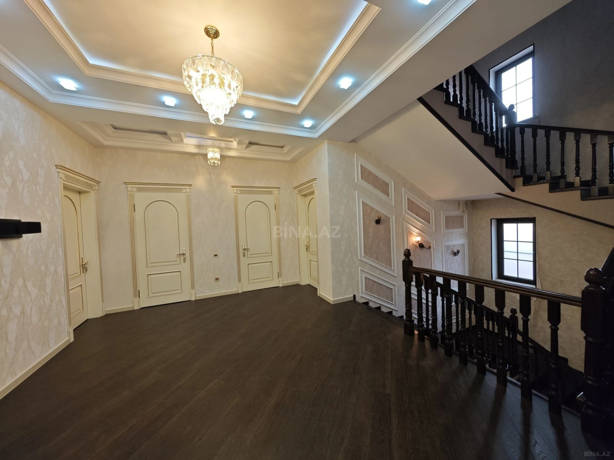 Satılır 8 otaqlı həyət evi 440 m²