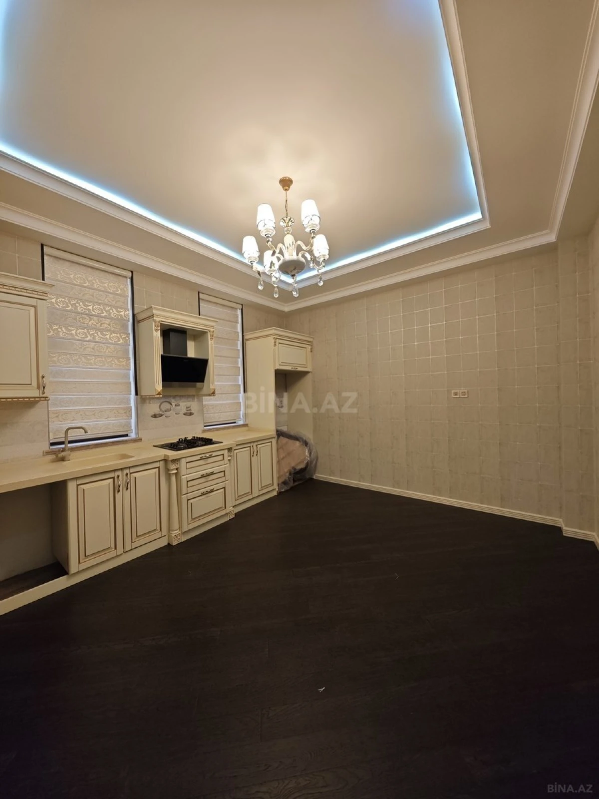 Satılır 8 otaqlı həyət evi 440 m²