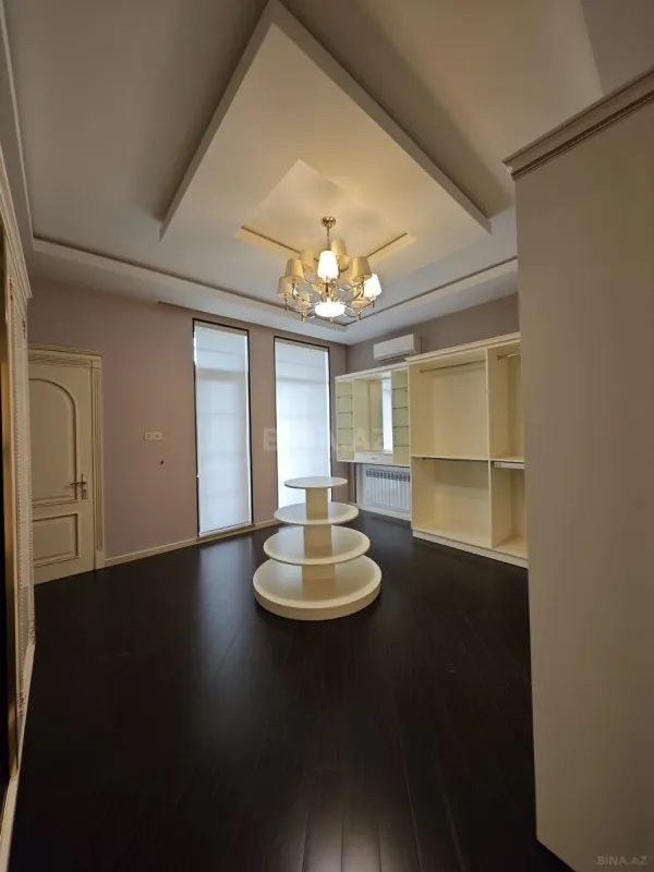 Satılır 8 otaqlı həyət evi 440 m²