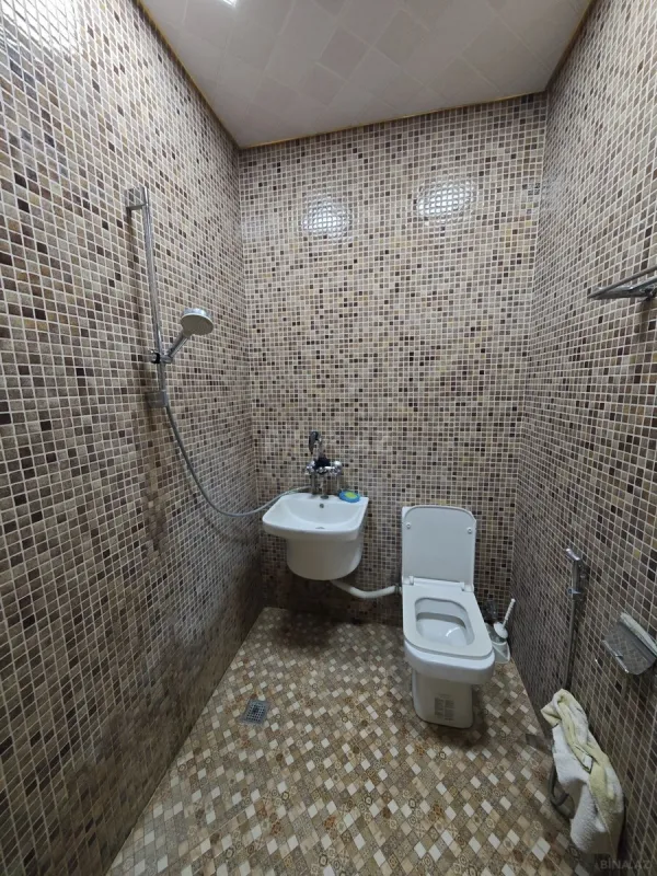 Satılır 8 otaqlı həyət evi 440 m²