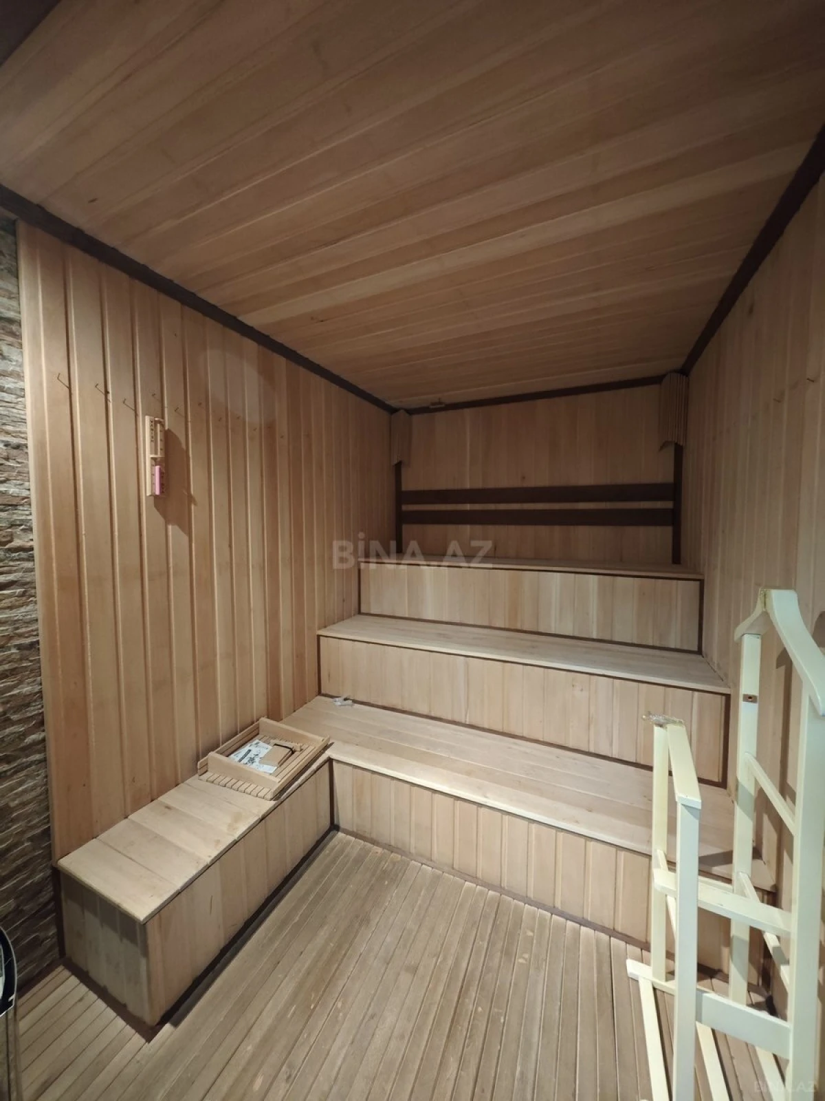 Satılır 8 otaqlı həyət evi 440 m²