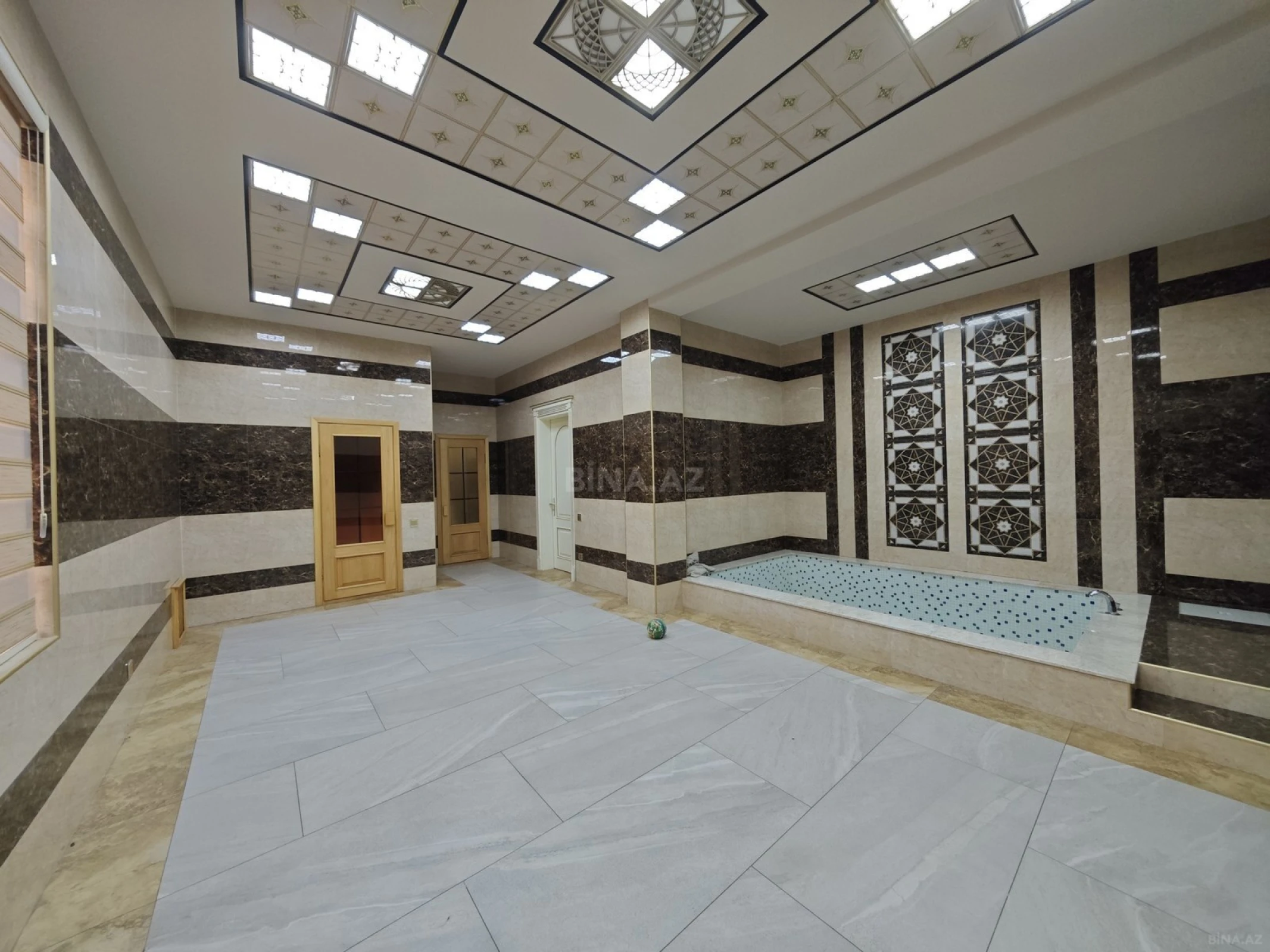 Satılır 8 otaqlı həyət evi 440 m²