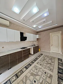 Satılır 8 otaqlı həyət evi 440 m²