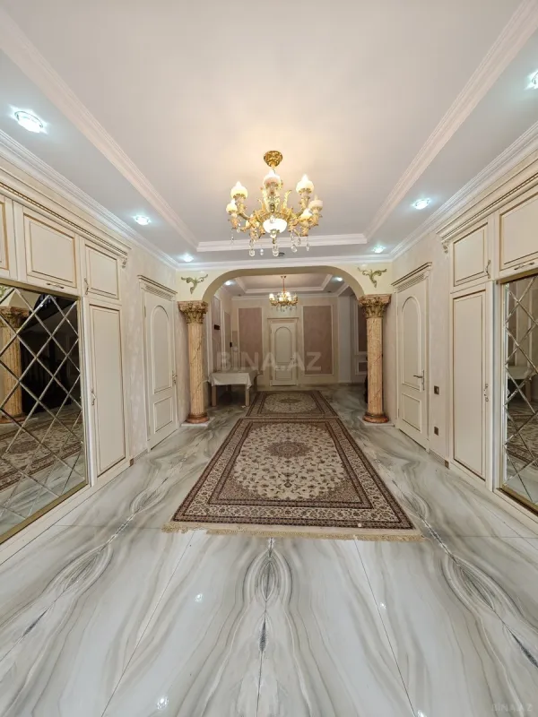 Satılır 8 otaqlı həyət evi 440 m²