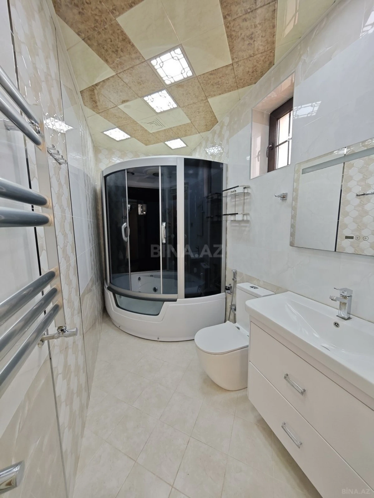Satılır 8 otaqlı həyət evi 440 m²