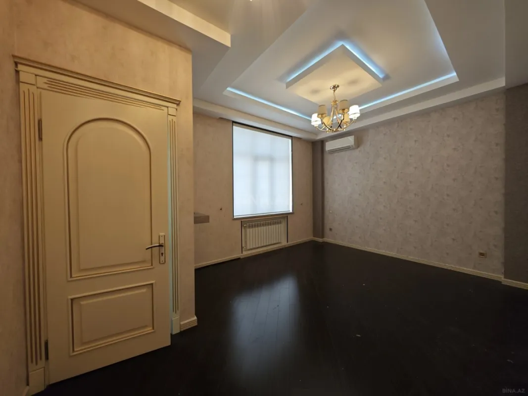 Satılır 8 otaqlı həyət evi 440 m²