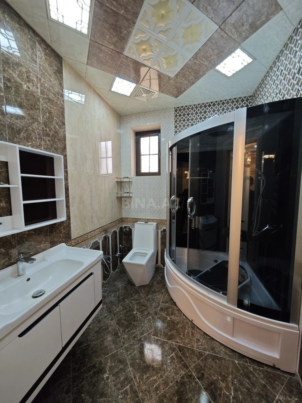 Satılır 8 otaqlı həyət evi 440 m²