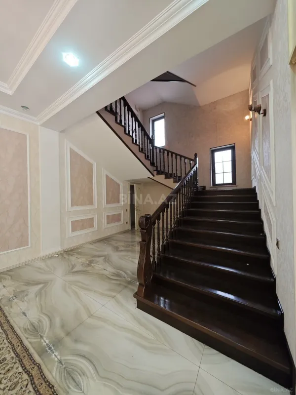Satılır 8 otaqlı həyət evi 440 m²