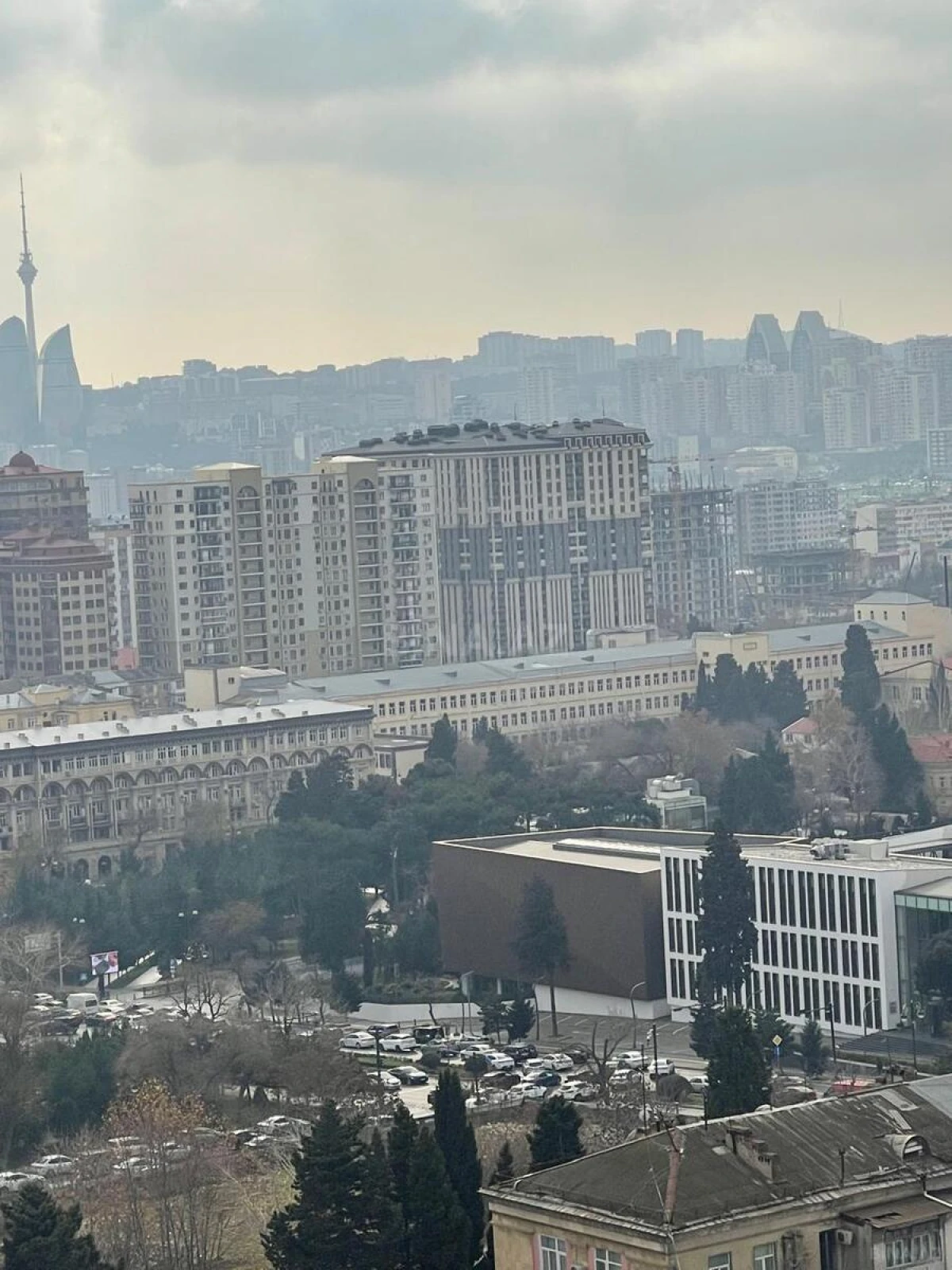 Satılır 4 otaqlı mənzil 186 m²