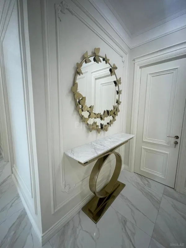 Satılır 4 otaqlı mənzil 186 m²