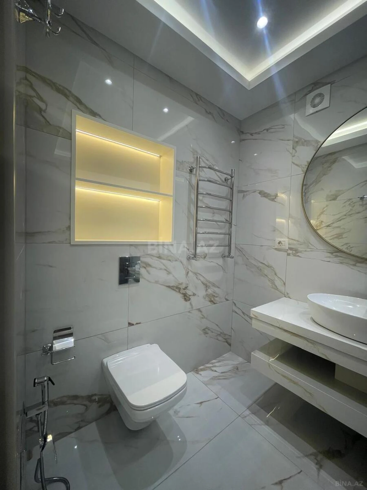 Satılır 4 otaqlı mənzil 186 m²