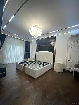 Satılır 4 otaqlı mənzil 186 m²