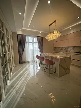 Satılır 4 otaqlı mənzil 186 m²