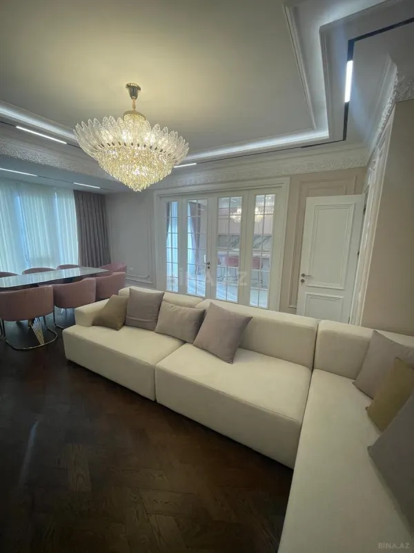Satılır 4 otaqlı mənzil 186 m²