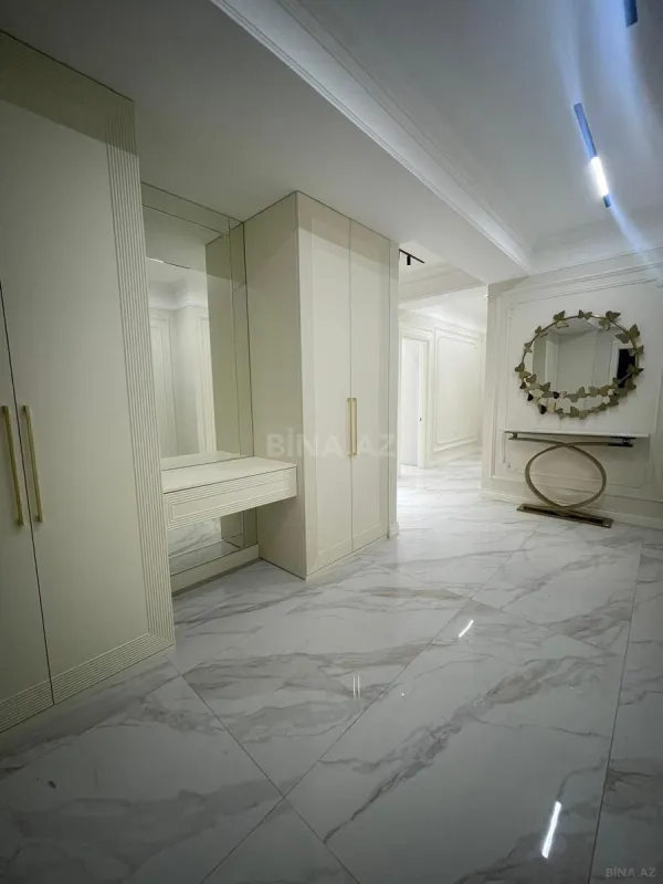 Satılır 4 otaqlı mənzil 186 m²