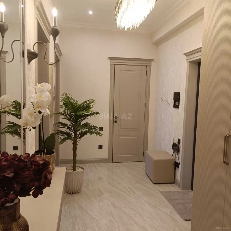 Satılır 3 otaqlı mənzil 110 m²
