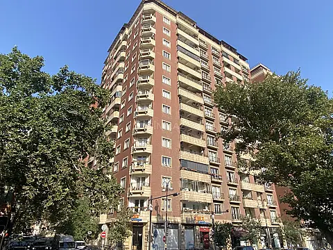 Satılır 4 otaqlı mənzil 223 m² — Bakı, İnşaatçılar 4 otaq 223.00 m²