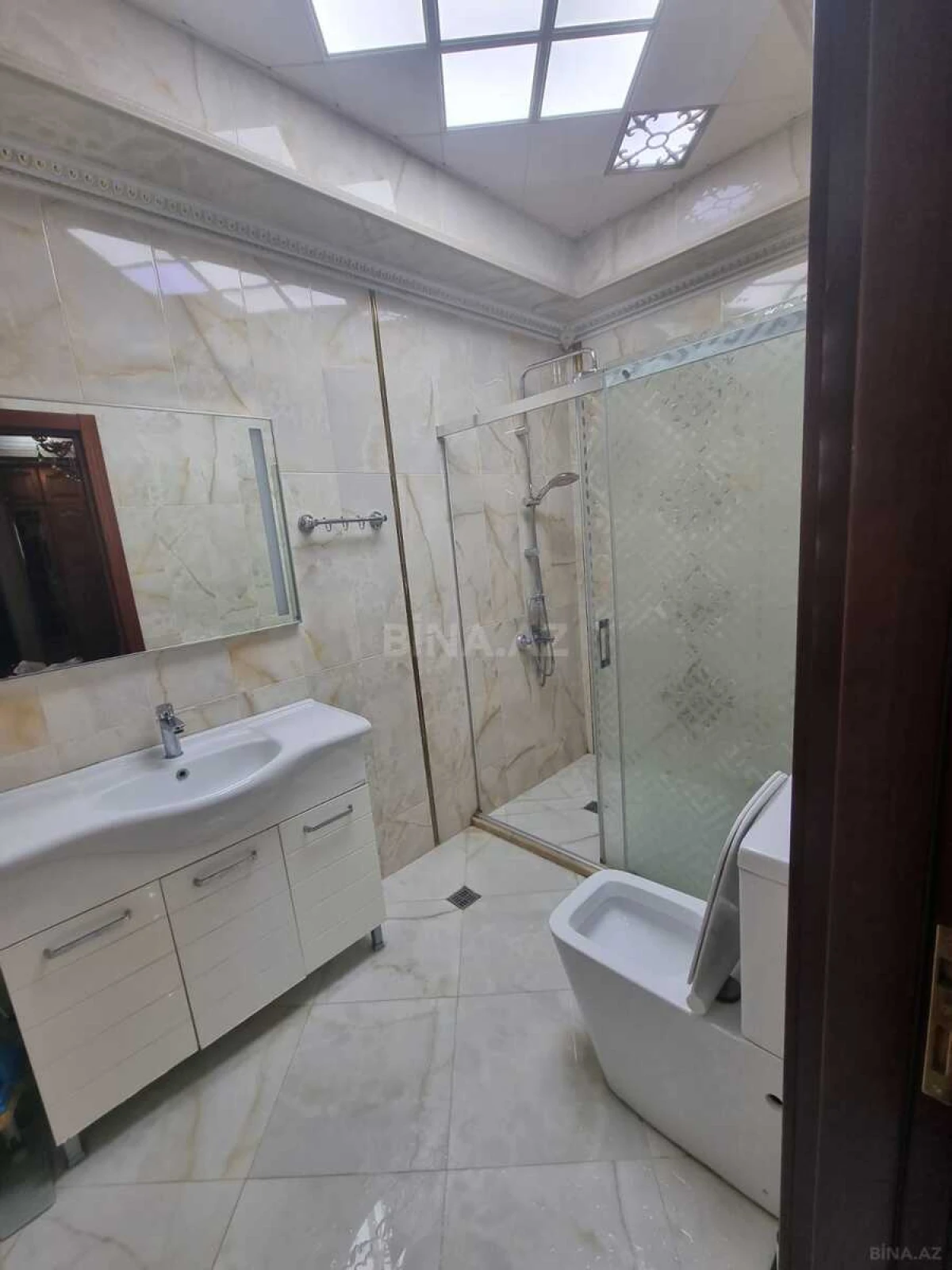 Kirayə verilir 4 otaqlı mənzil 130 m²