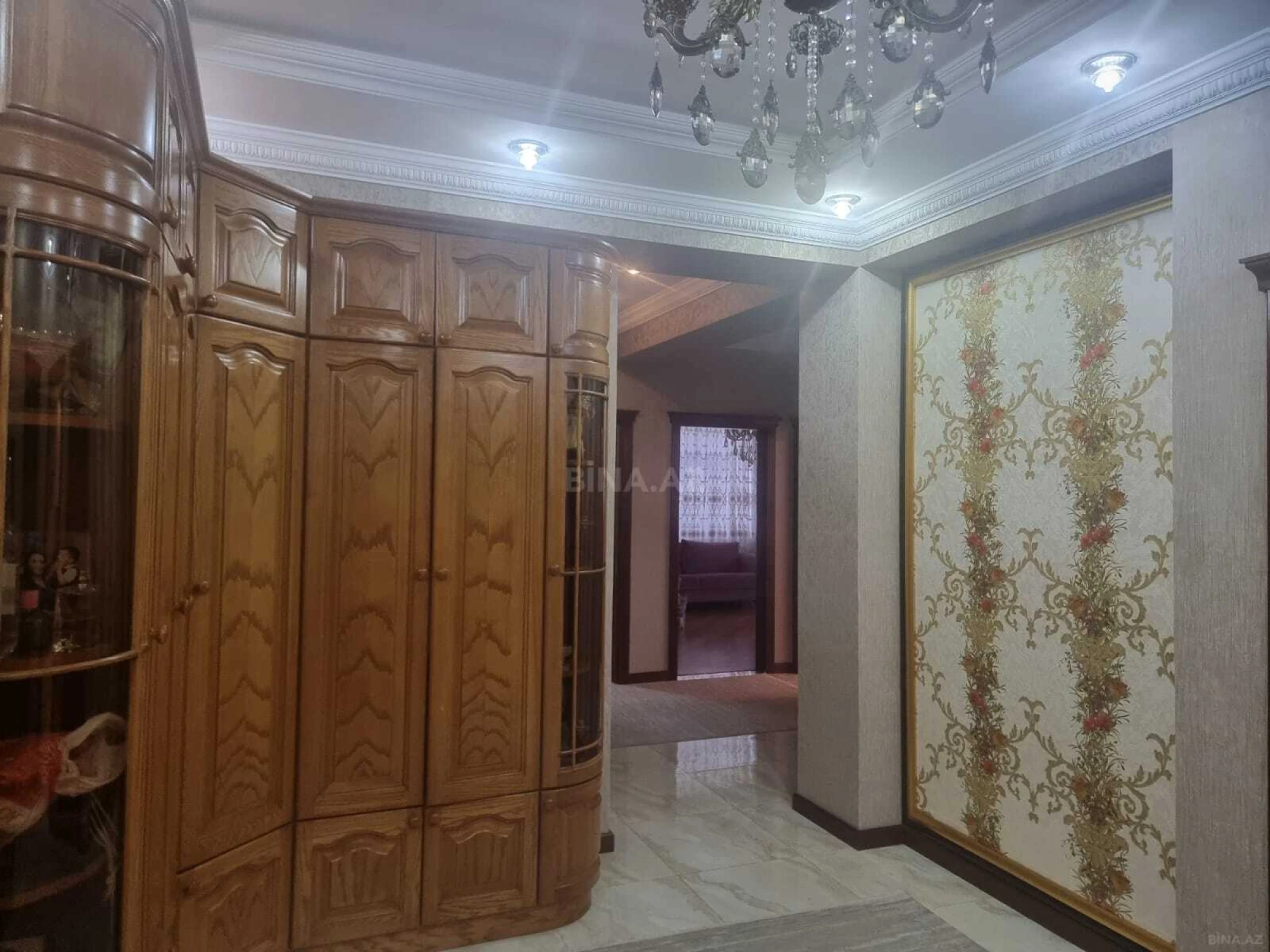 Kirayə verilir 4 otaqlı mənzil 130 m²