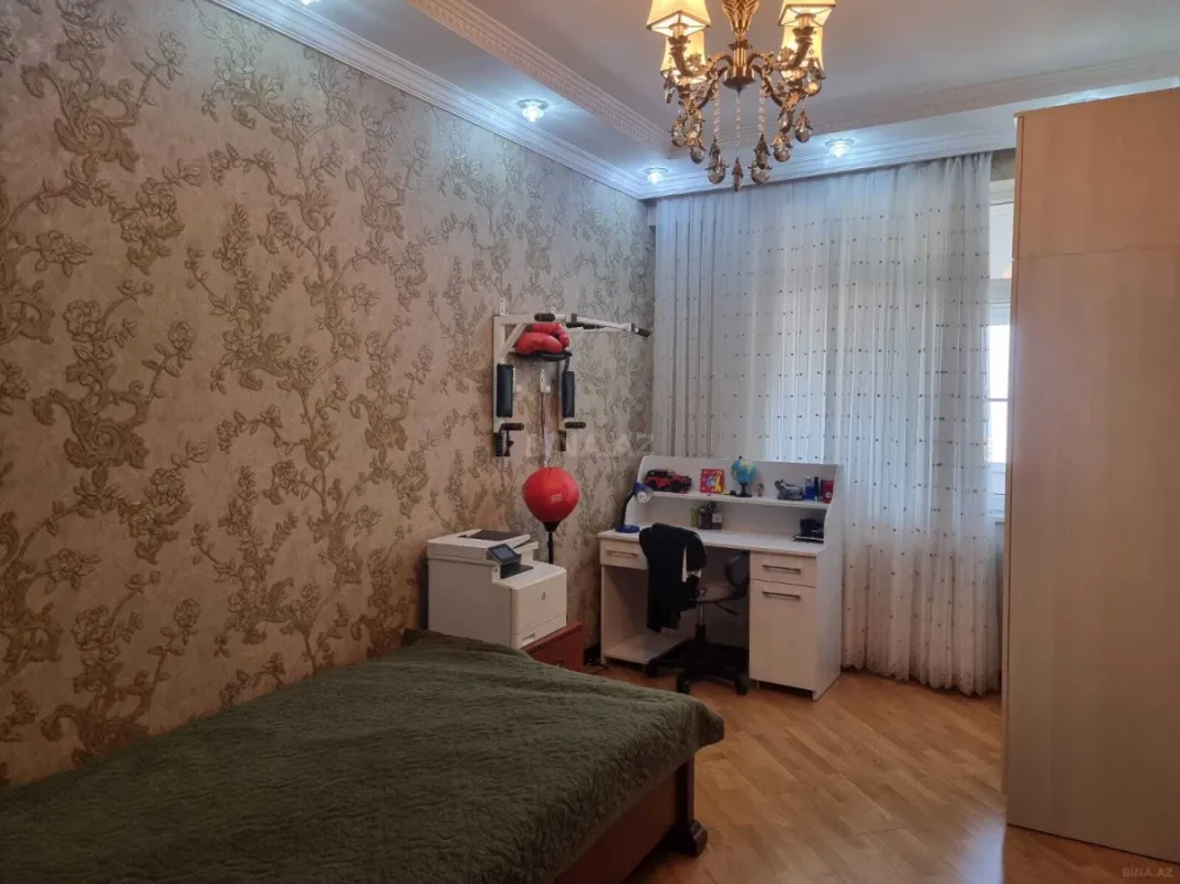Kirayə verilir 4 otaqlı mənzil 130 m²