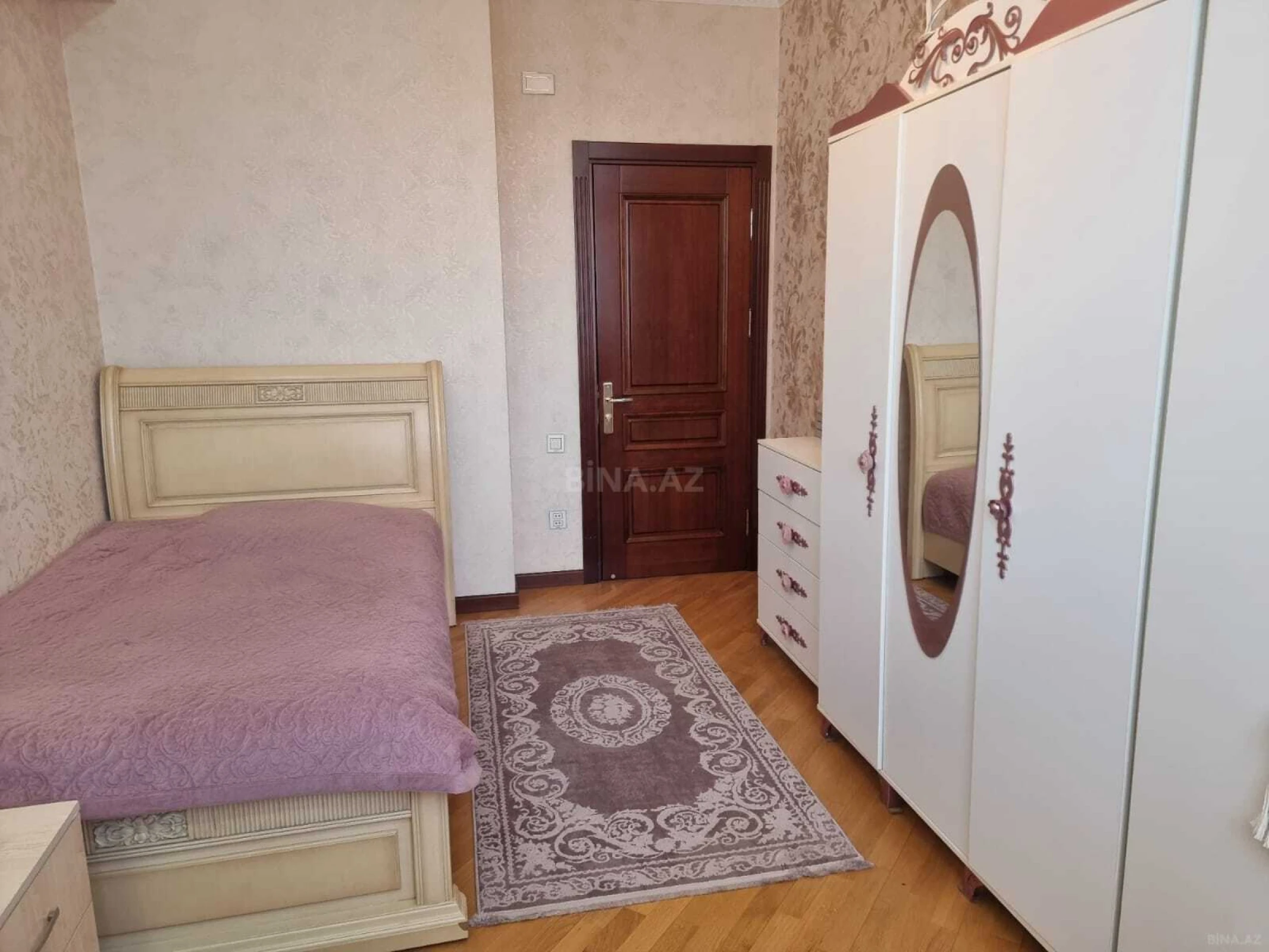 Kirayə verilir 4 otaqlı mənzil 130 m²