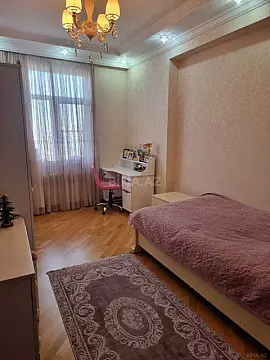 Kirayə verilir 4 otaqlı mənzil 130 m²