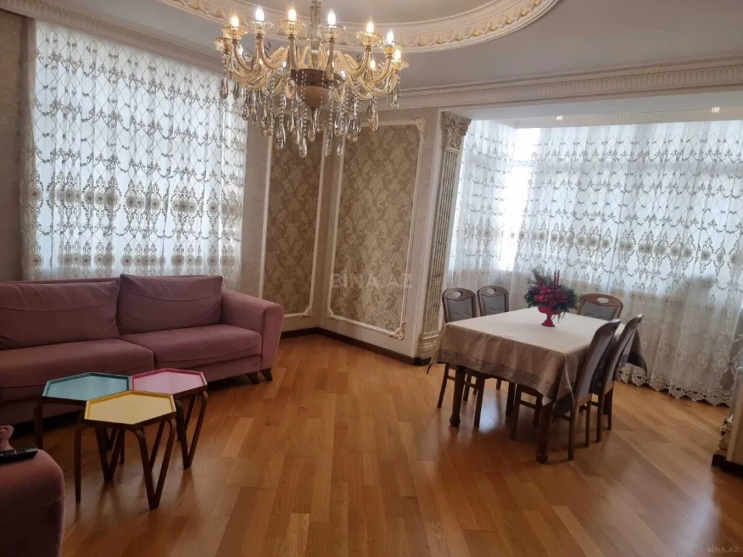 Kirayə verilir 4 otaqlı mənzil 130 m²