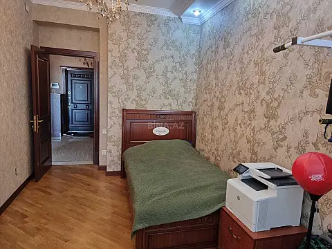 Kirayə verilir 4 otaqlı mənzil 130 m²