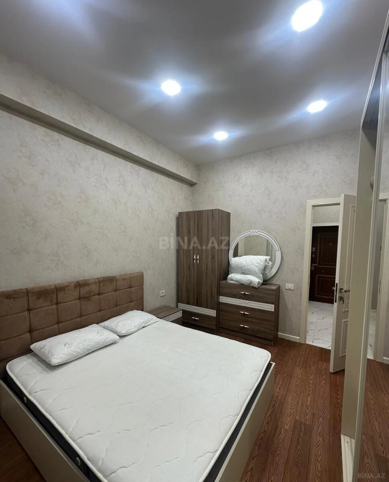 Kirayə verilir 2 otaqlı mənzil 65 m²