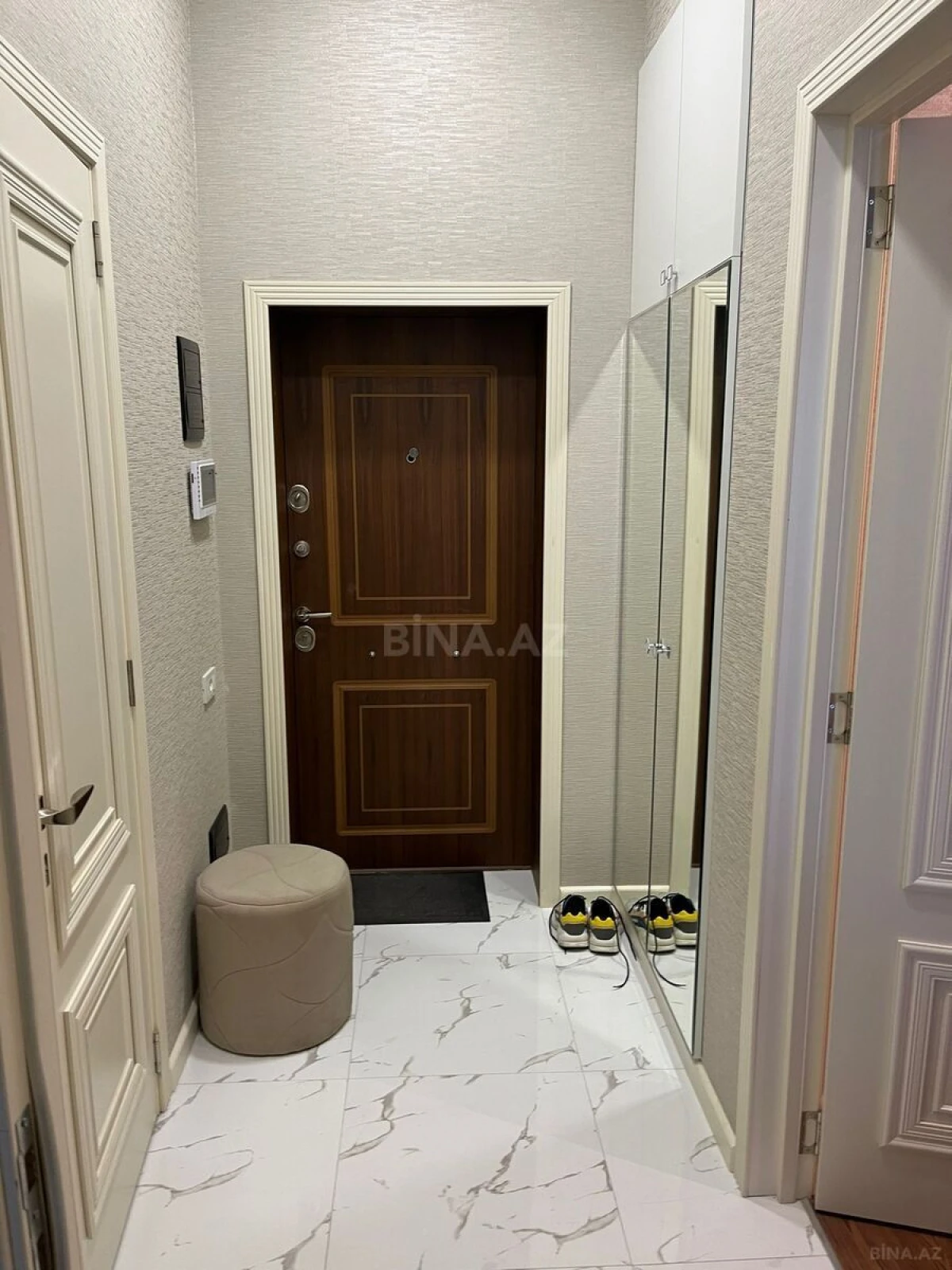 Kirayə verilir 2 otaqlı mənzil 65 m²